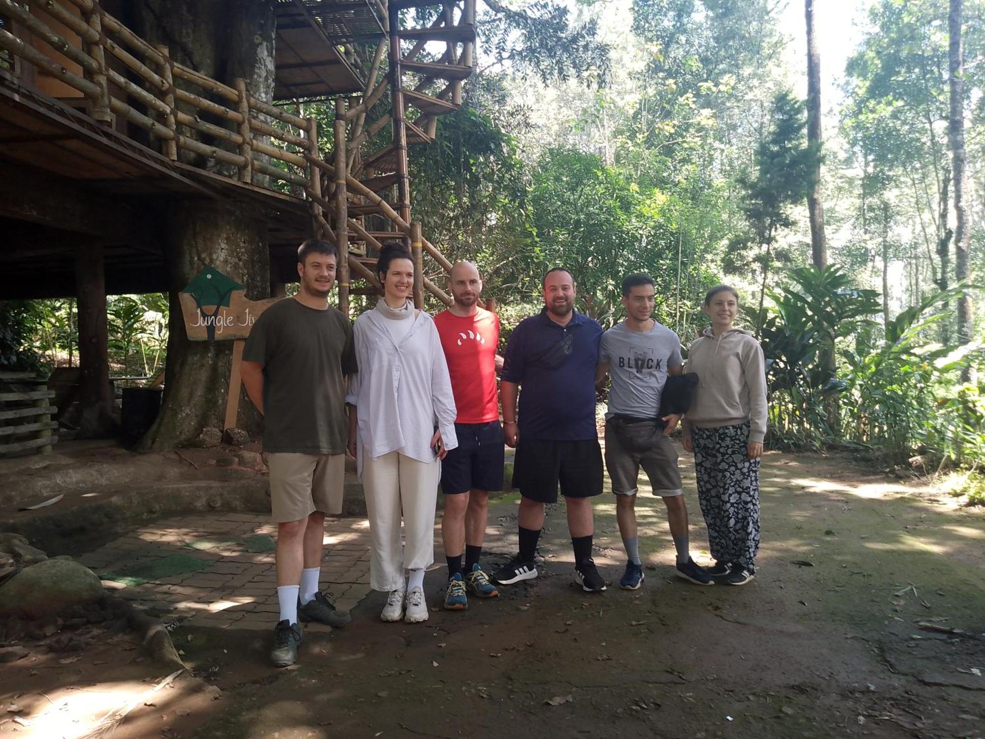 Jungle Jive Treehouse And Farm House Муннар Экстерьер фото